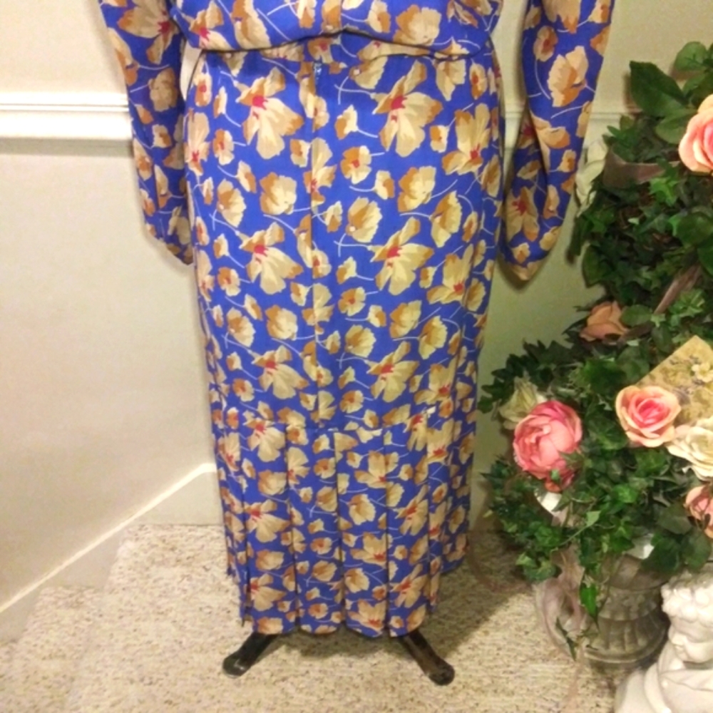 Vintage 1980's Jordan Ari Vibrant Blue, Tan & Red Poppy Print Midi Dress - Picture 9 of 12